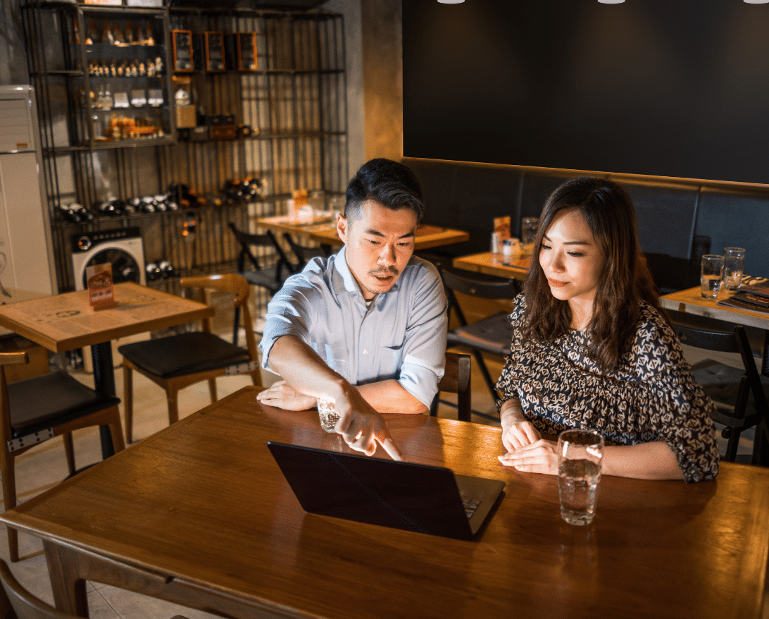 Restaurant owners investigate how they can use AI in their restaurant.