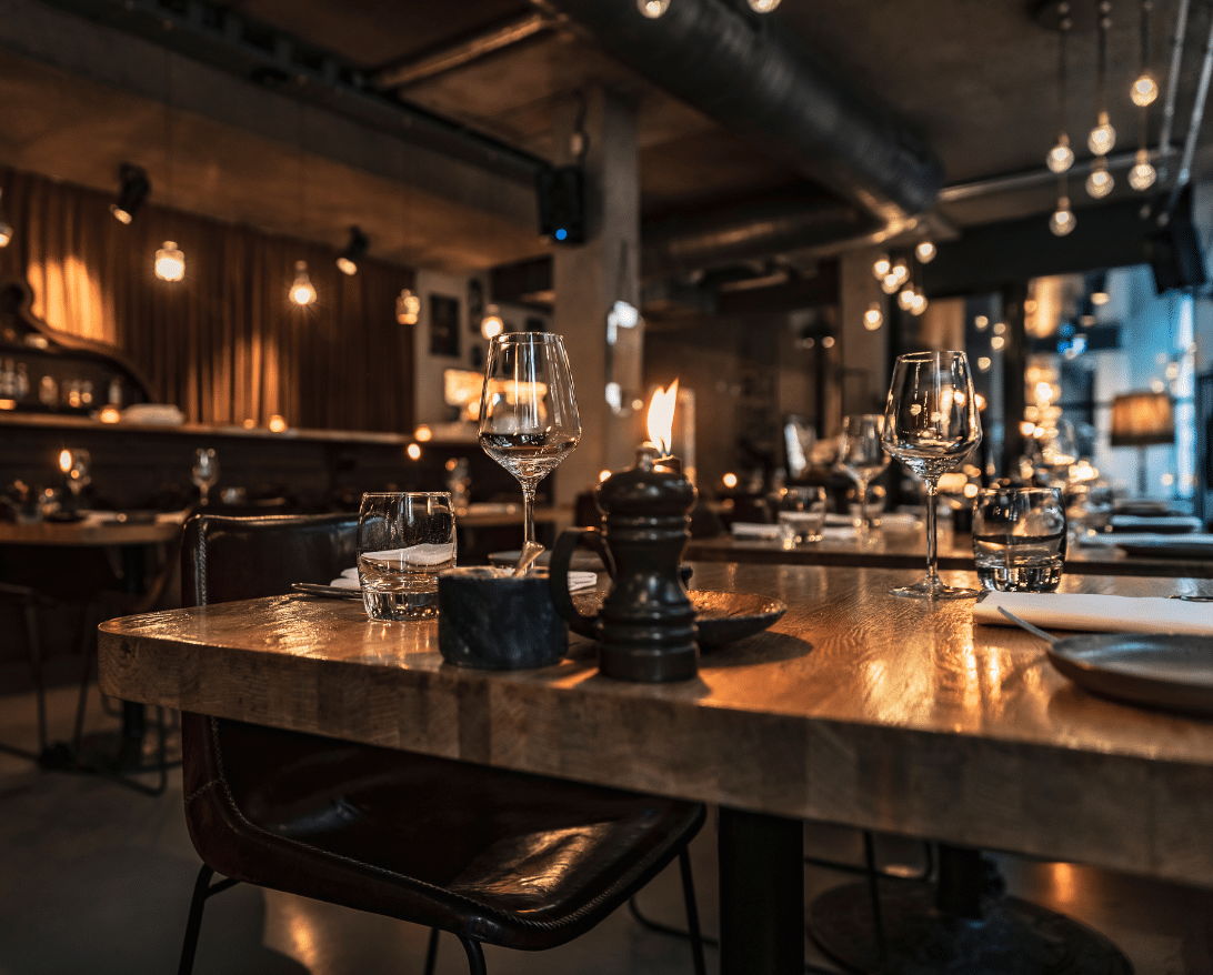 A nice restaurant ambiance.